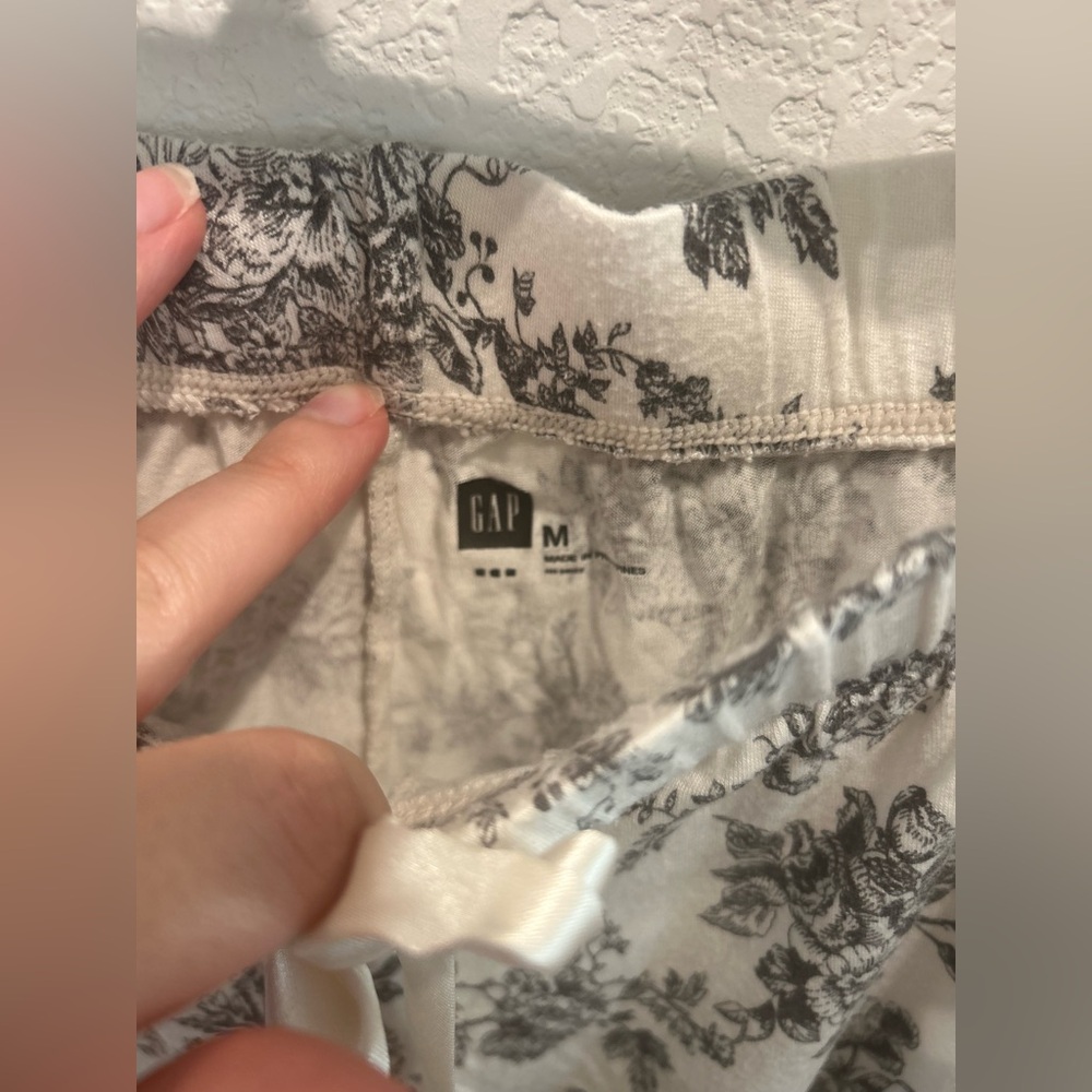 Gap Floral black white cotton cozy soft Sleepwear lounge top bottom Set - Picture 5 of 9